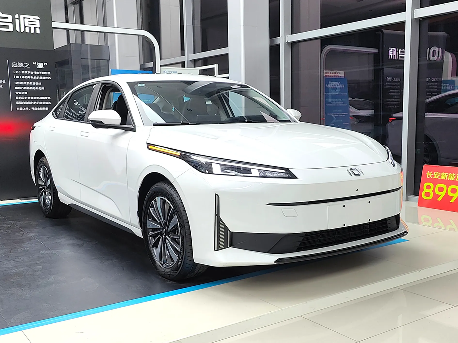 Çin Changan otomobil 2024 Changan Qiyuan A05 hibrid elektrikli araç 1.5L Changan hızlı şarj kompakt elektrikli sedan