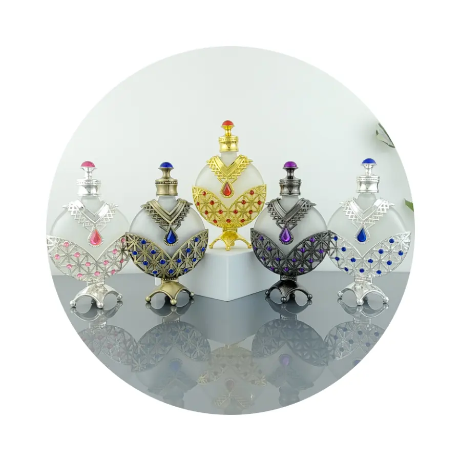 Vendita calda in stile arabo Dubai bottiglie di profumo oro metallo incisione personalizzata olio essenziale Attar bottiglia con bastoncino di vetro 12 30ml