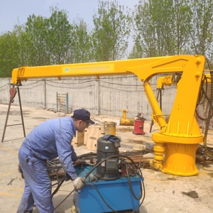 <strong>Cranes</strong> Responsible for <strong>Loading</strong>, <strong>Unloading</strong> and Transporting Cargo Between Ships
