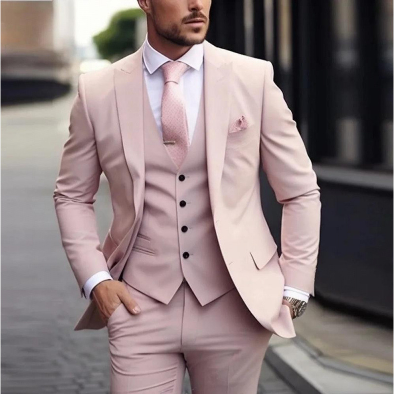 Gilet da abito rosa e pantaloni eleganti