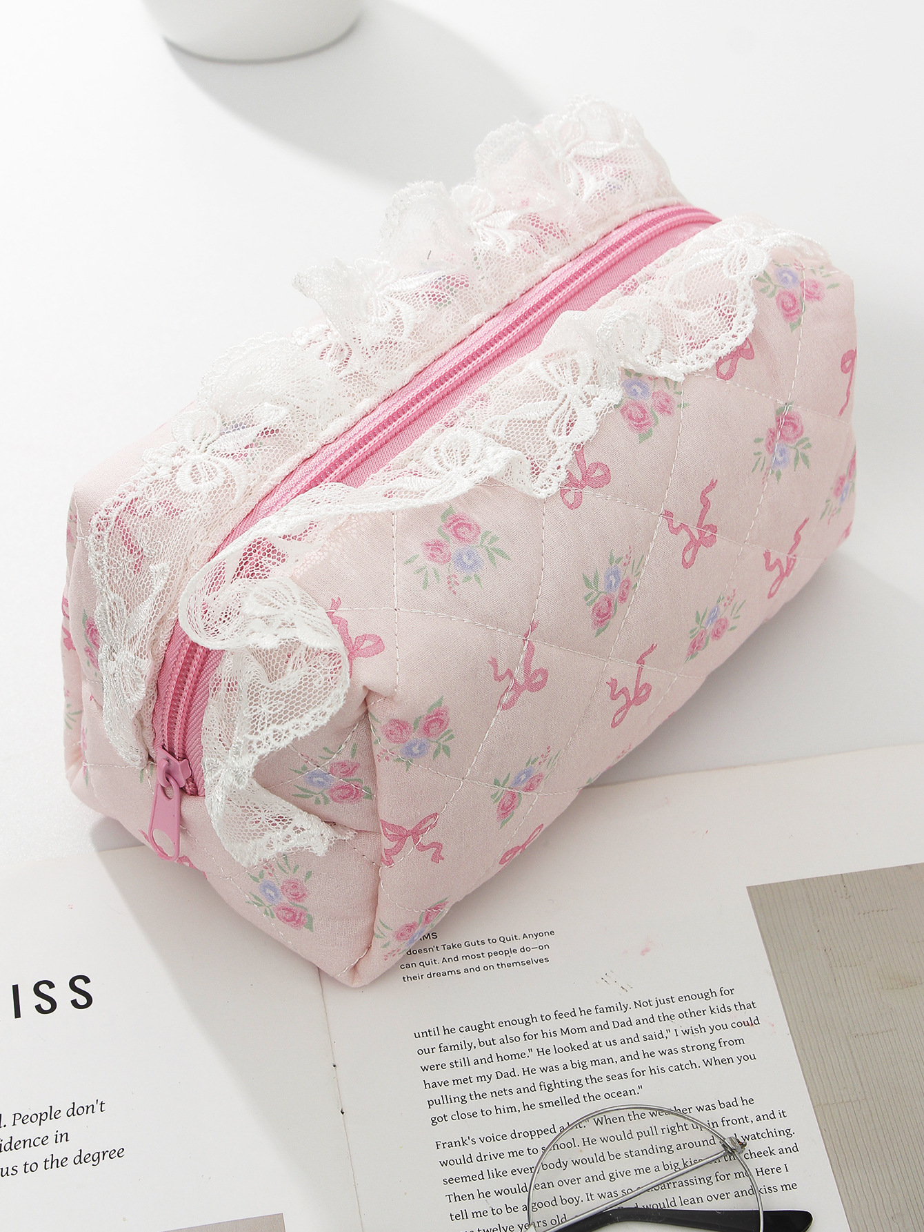Bolso plisado con lazo de flores rosa