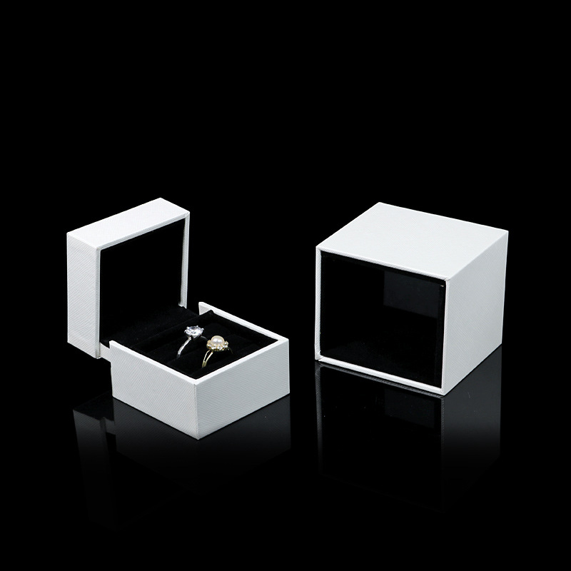 Boîte de bague de couple