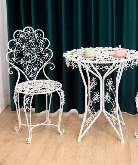 One table and one chair (white)