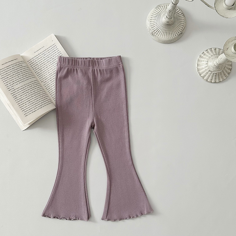 Violet grisâtre coloré