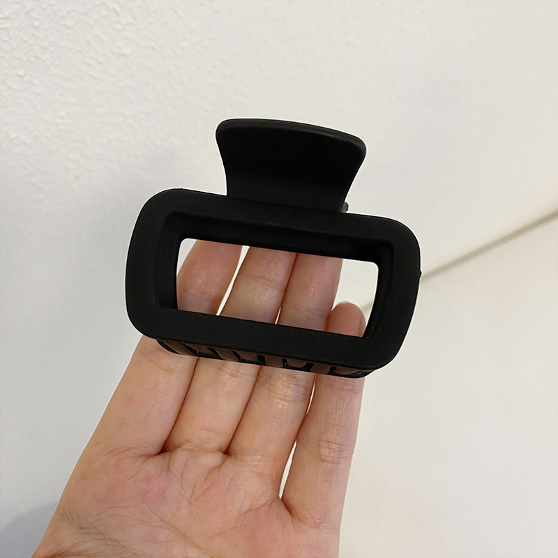 253# Pince carrée noire d'environ 5 cm