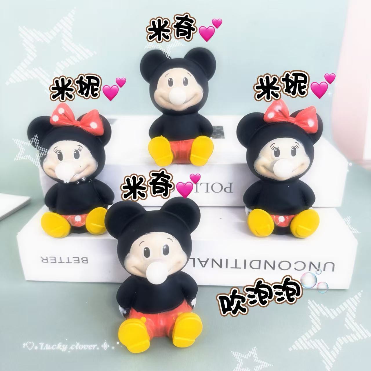 Mickey haciendo burbujas