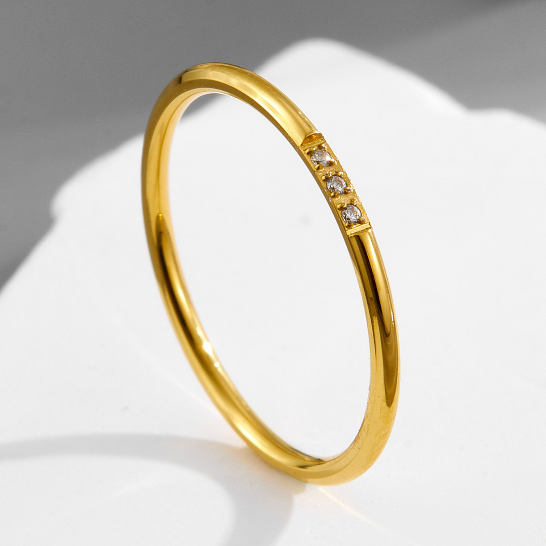 Three diamonds in gold