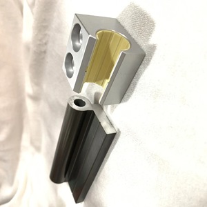 Drylin reemplaza el riel de guía deslizante lineal de aluminio IGUS con guías lineales de drylin sin lubricación deslizante de plástico - Product Image 5