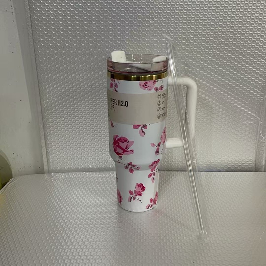 Boîte de couleur blanche fleurie