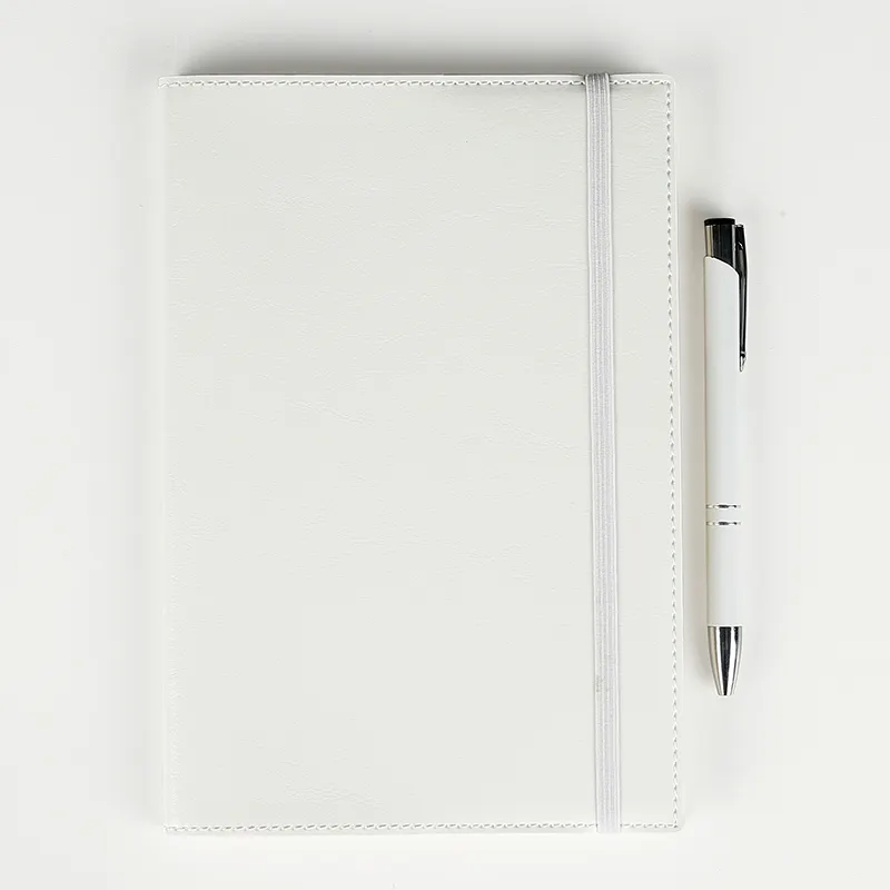 دفتر A5 بغطاء أبيض ناعم من الجلد مع جيب مرن وبطاقة عمل