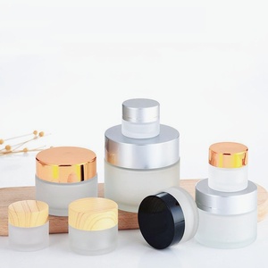 Yüksek kaliteli cam yüz kremi şişesi <span class=keywords><strong>30g</strong></span> kozmetik krem kavanoz 50g boş kahverengi buzlu cilt bakımı konteyner ile altın kap