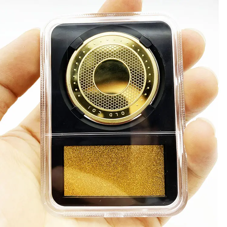 เหรียญโลหะในกรณีสะสมแผ่น: จำกัดรุ่นเหรียญทองกายภาพกับกรณีการแสดงผล