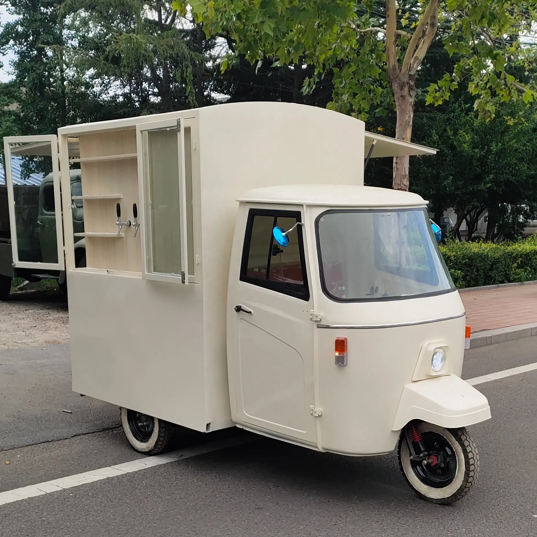 Prezzo all'ingrosso Mobile Food Truck per la vendita Austria usato Fast Food camion rimorchio cibo tricicli motorizzati