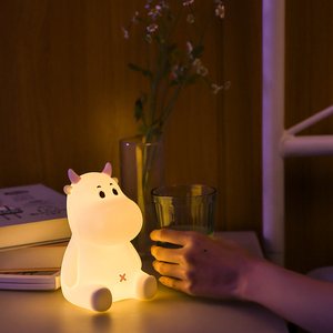 <span class=keywords><strong>LED</strong></span> sevimli inek gece lambası USB şarj edilebilir RGB renk bebek göz bakımı gece lambası yumuşak silikon gece lambası