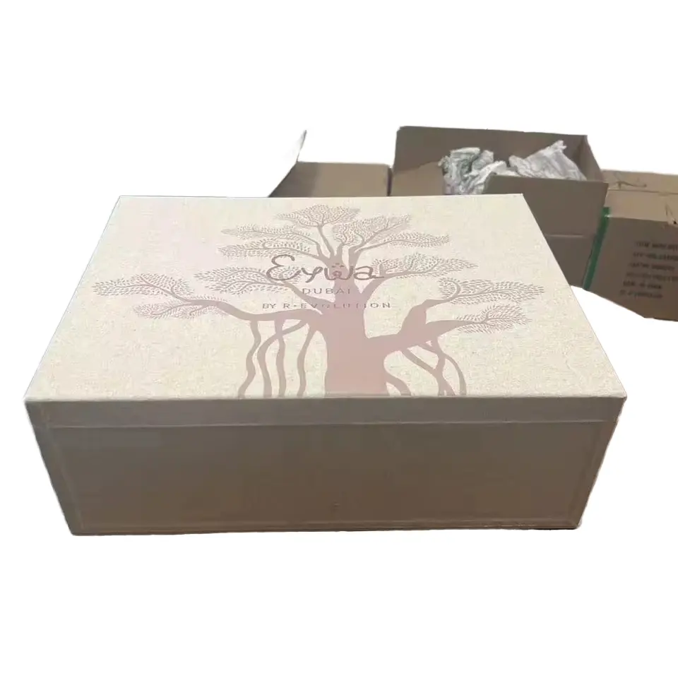Paquete de cartón de diseño único personalizado, maleta de tela de lino, caja de regalo de lámina dorada con cerradura de metal y ASA, embalaje exterior de regalo