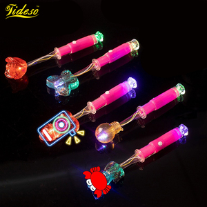 新しいカスタムハロウィンキャンディーライトアップハラール甘いLEDカラフルな点滅蛍光ロリポップ - Product Image 3