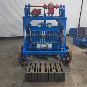 Nuevo tipo de maquinaria de fabricación de ladrillos, máquina de fabricación de ladrillos de bloques de cemento de mortero, máquina de ladrillos huecos móvil de rueda grande - Product Image 4