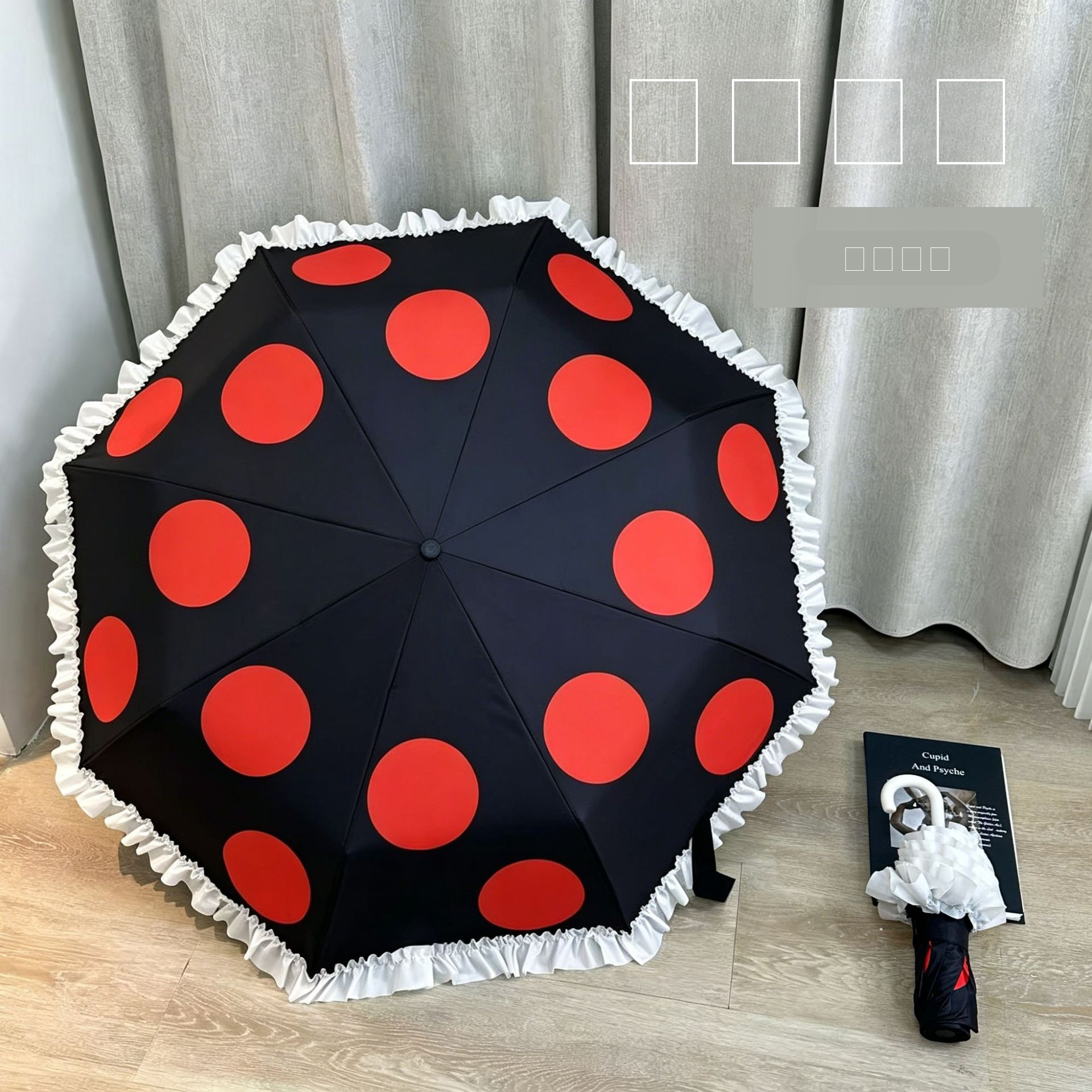 Poignée courbée blanche à pois rouges