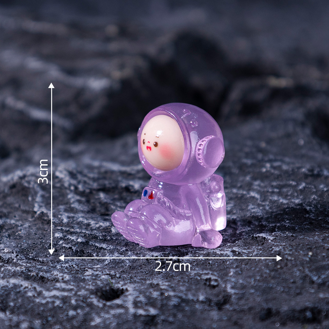 8#Luminous Astronaut