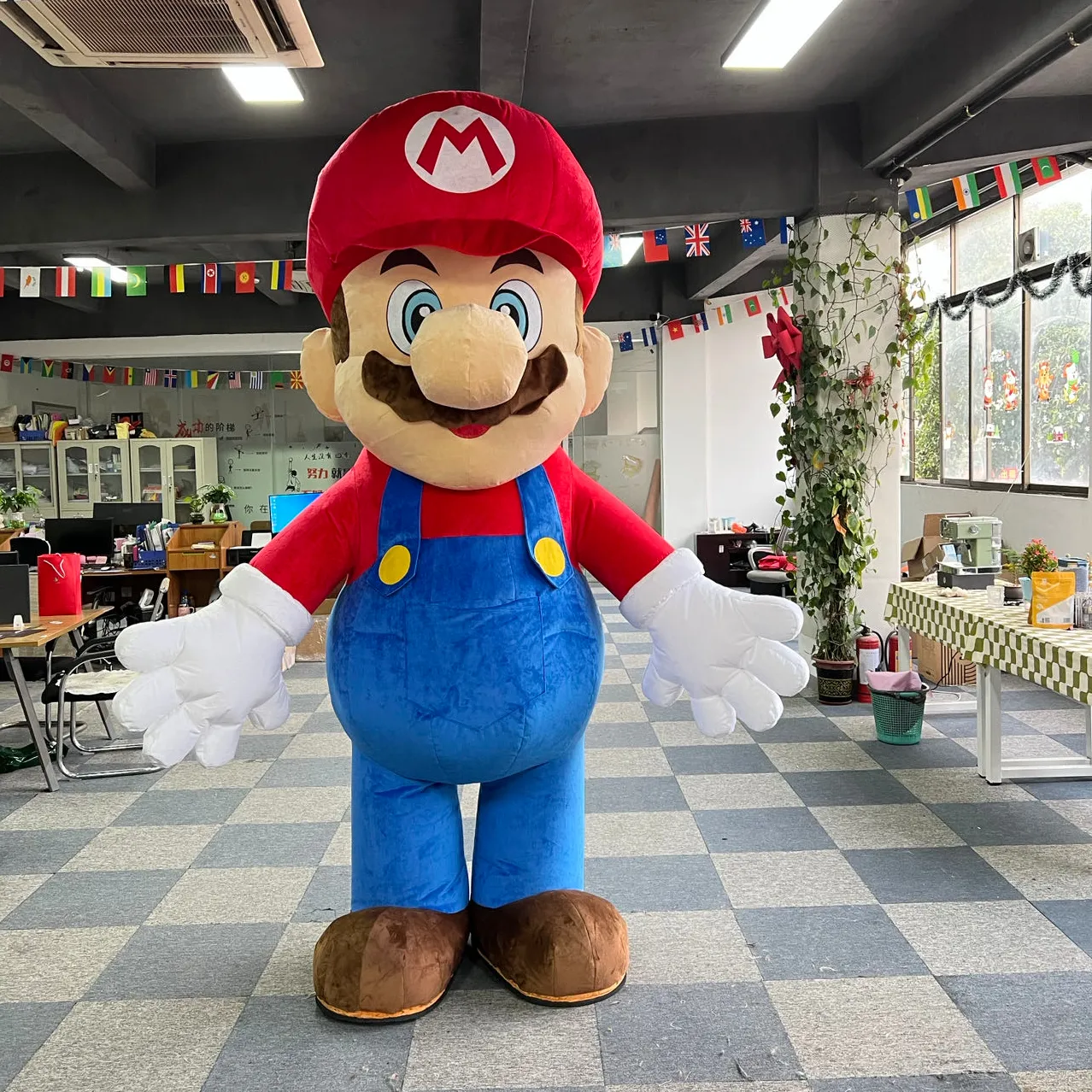 Fantasia de mascote inflável Super Mario de personagem de desenho animado de poli espuma de pelúcia para adultos para festas e festivais logotipo bordado de capacete