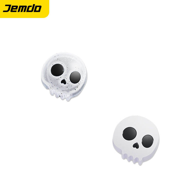 Crâne blanc et cristal