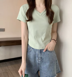 สีเขียวอ่อน