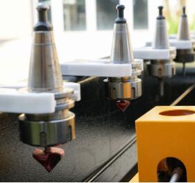 Máquina de carpintería multifunción de alto rendimiento 1325 enrutador CNC para máquina de tallado de madera con sistema de cambio automático de herramientas - Product Image 5