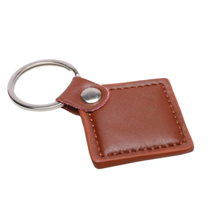 Fabrika toptan özelleştirilmiş şekil deri RFID anahtar fobs nfc deri anahtarlık ile <span class=keywords><strong>debased</strong></span> logo