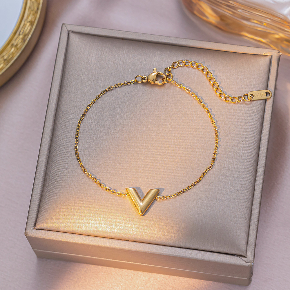 yxc009-v-shaped gold