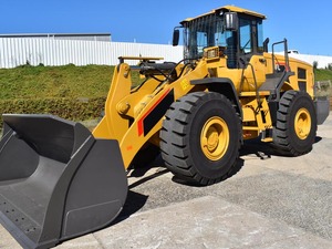 Cargador de ruedas industrial de servicio pesado FL976K 7.0Ton Cargador articulado 210KW de potencia con caja de cambios alemana cargada en contenedor - Product Image 3