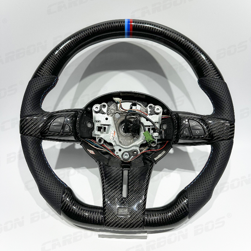 Volante in fibra di carbonio