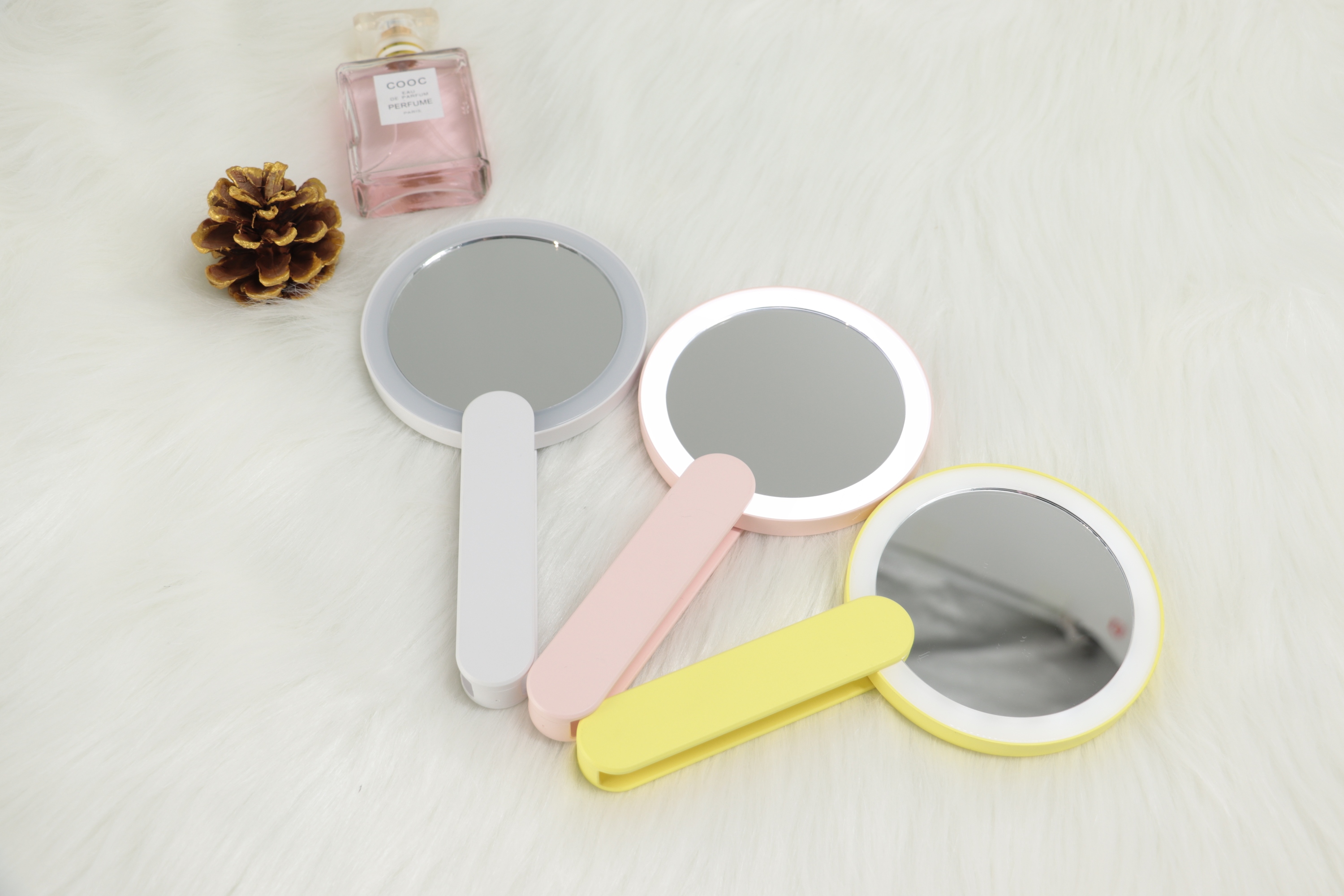 RM333 Hand Held Mirror