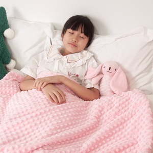 Hızlı kargo yeni doğan hediye polka dot yumuşak polar minky bebek battaniyesi peluş oyuncaklar