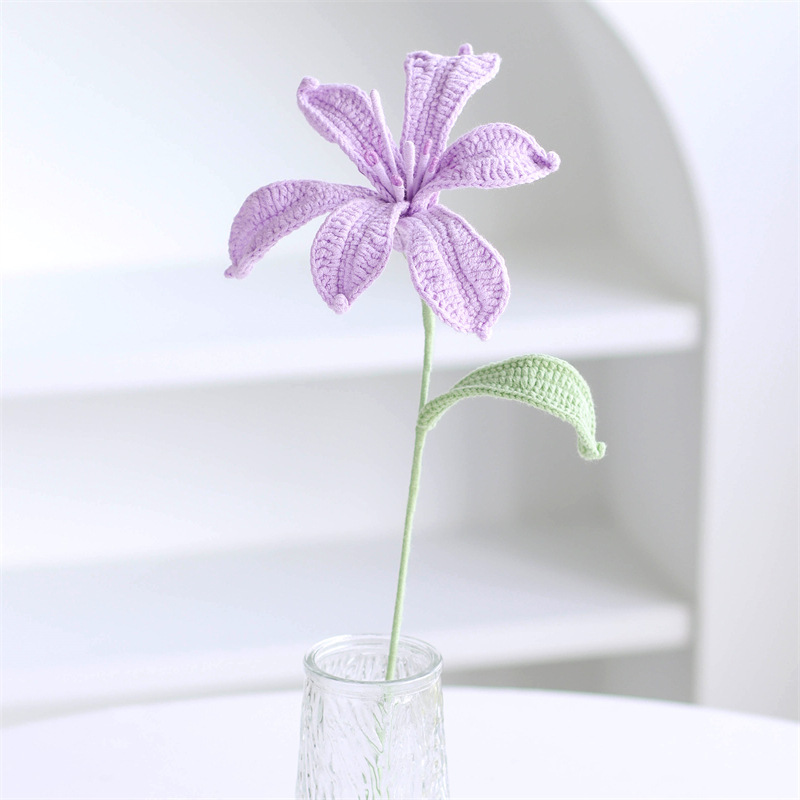 Six fleurs violettes