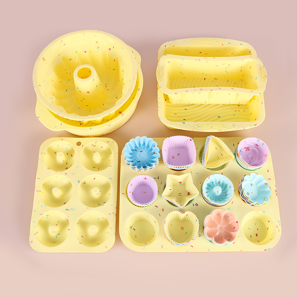 Baking mold set of 56 pieces-yellow dots