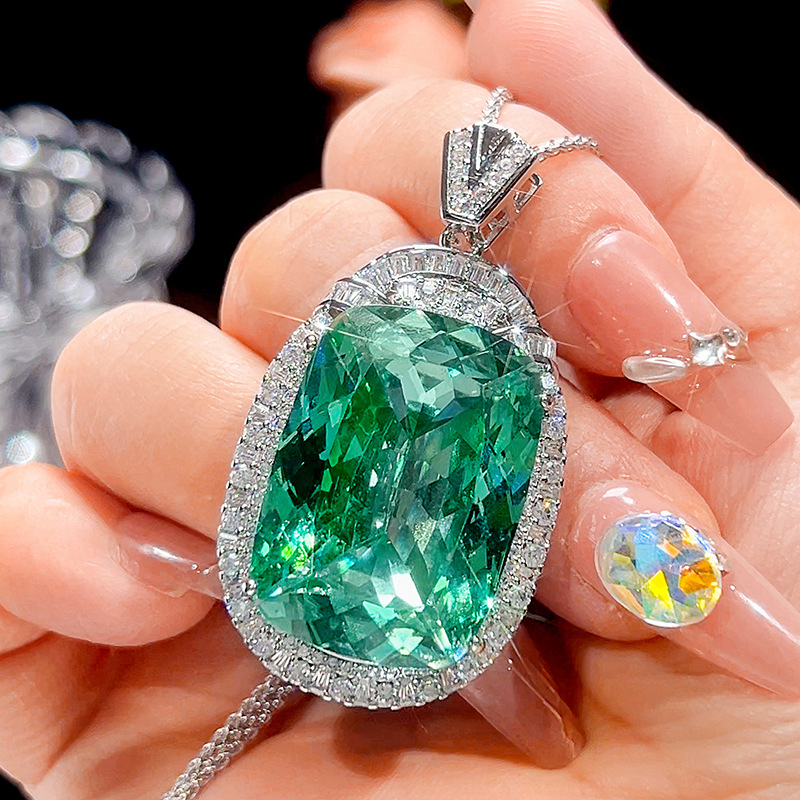 Pendentif Parra vert en or blanc avec chaîne Chopin