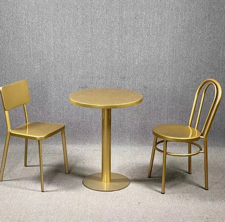 Içecek dükkanı cafe bar ferforje yemek masası ve sandalyeler