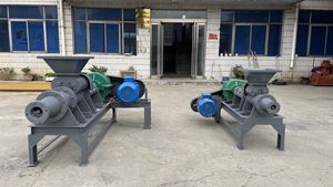 Low Price Compressed BBQ Cube Shisha Charcoal Making Machine <strong>Coal</strong> <strong>Briquette</strong> Machine Production <strong>Line</strong>