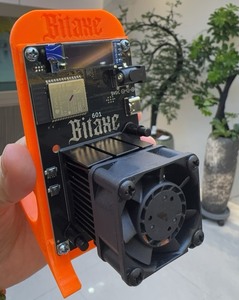 Bitaxe Gamma 601 1.2T 18W低電力コンピューティングボードBM1370チップ付きOLEDディスプレイESP32 WiFiグローバルプラグサイレントデザイン - Product Image 1
