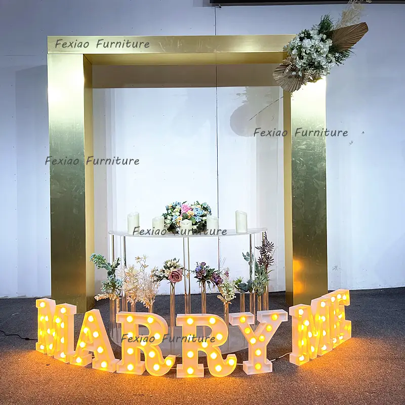 Fondale ad arco in PVC acrilico dorato con supporto per decorazioni per mobili da sposa di nuovo Design personalizzato
