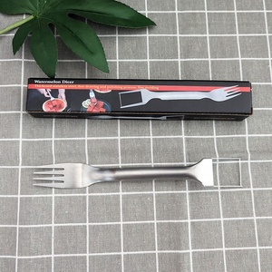 UJ-KT872 2 in 1フルーツ野菜ツールデュアルヘッドスイカフォークスライサーカッター - Product Image 3