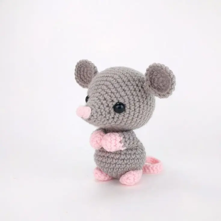 ของเล่นสัตว์ถัก Amigurumi เมาส์โครเชต์ยัดเมาส์ด้วยการออกแบบที่กำหนดเอง