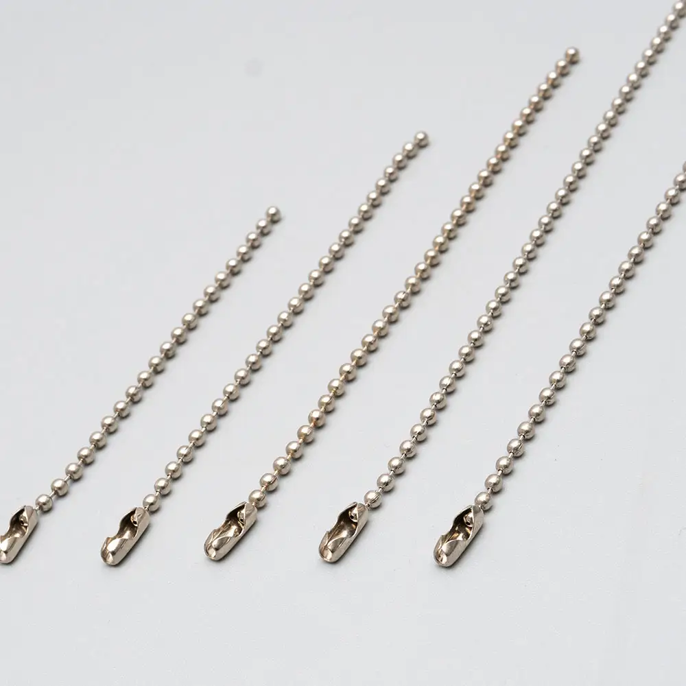 Bijoux faits à la main personnalisés chaîne de perles pendentif boule en métal chaîne d'étiquette en plastique antirouille chaîne ronde suspendue décorative de haute qualité
