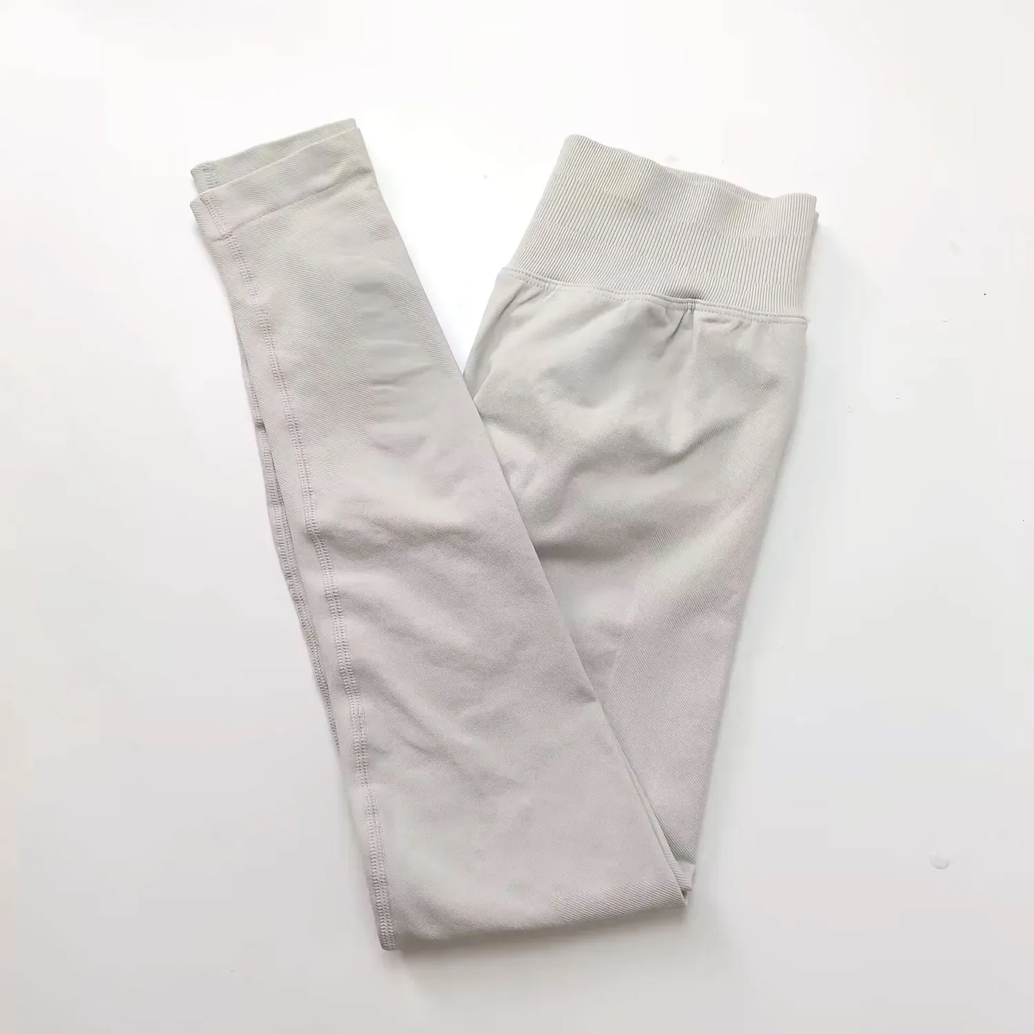 Beige pluma