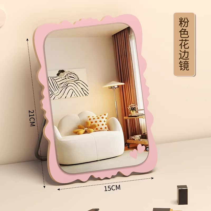 Heart-shaped lace mirror - light blue