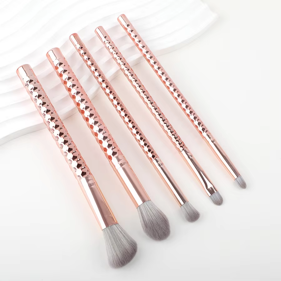 ด้ามจับสีทองพร้อมขนแปรงสีเทา จำนวน 5 ชิ้น