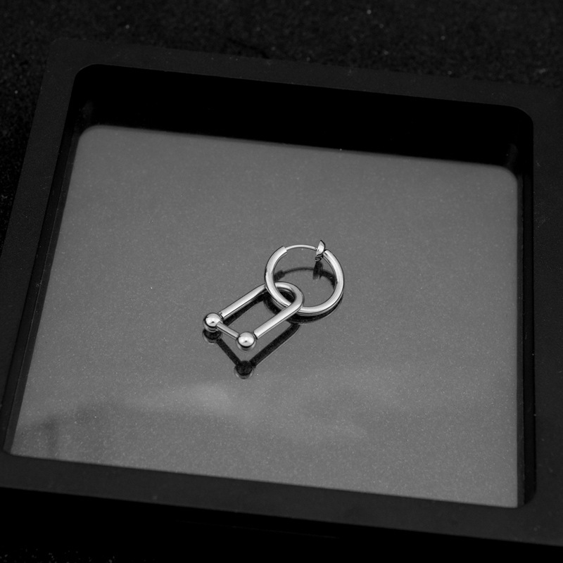 E052-Silver 2 (Une boucle d'oreille sans piercing)