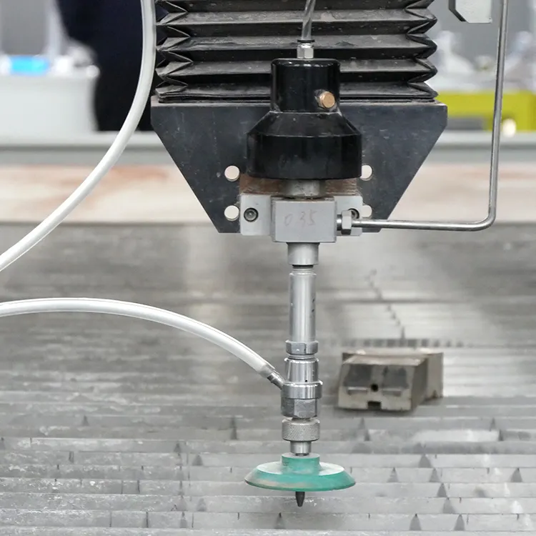 Cina fornitore ad alta precisione ad alta velocità di alta qualità 3 assi cnc acqua getto di vetro macchina da taglio a getto d'acqua per tutti i materiali