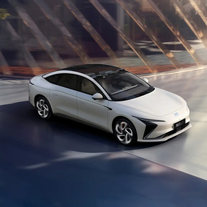 2024 Im L7 elektrikli otomobil 675km aralığı 5 koltuk saf elektrikli spor araba yeni enerji araç sıcak satış