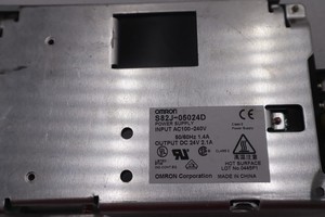 Nuevo y Original Plc S82J05024D Entrada de fuente de alimentación AC100240V Salida 24VDC STOCK #2683 Q3 Controlador de programación PLC - Product Image 4
